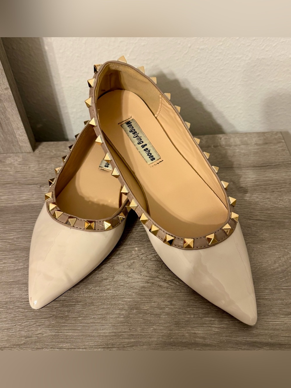 Mengsiying shoes. Size 7. Beautiful, stylish women's pointed-toe ballet flats